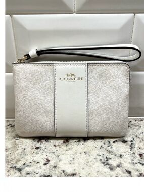 Coach White Leather Wristlet Clutch